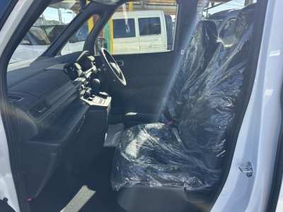 ステップワゴン(ホンダ)登録済未使用車 前席内装