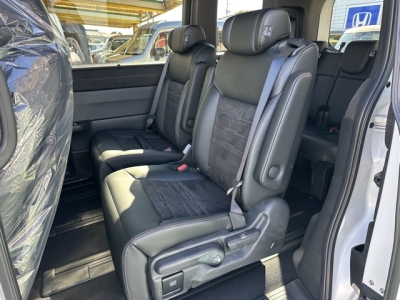 ステップワゴン(ホンダ)登録済未使用車 後席内装