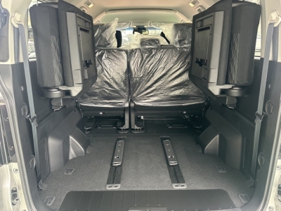 デリカD:5 4WD(三菱)レンタ登録済未使用車 内外装写真他２