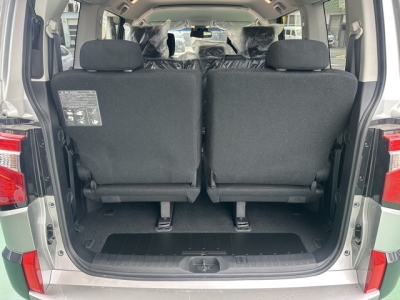 デリカD:5 4WD(三菱)レンタ登録済未使用車 内外装写真他１