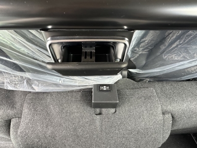 キャンター(三菱)レンタ登録済未使用車 後席から見た前席