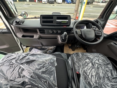 キャンター(三菱)レンタ登録済未使用車 内外装写真他１