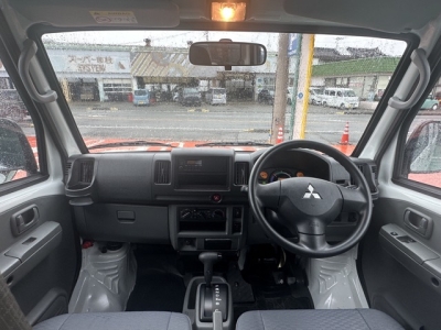 ミニキャブミーブ(三菱)中古車 後席から見た前席