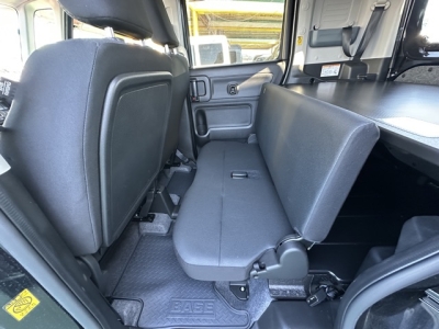 スペーシアベース(スズキ)中古車 後席内装