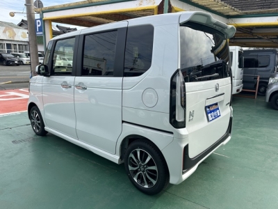 新型N-BOX(ホンダ)届出済未使用車 後方