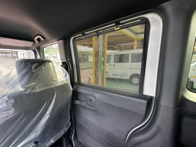 新型N-BOX(ホンダ)届出済未使用車 後席から見た前席