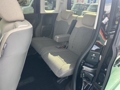 N-BOX(ホンダ)中古車 後席内装