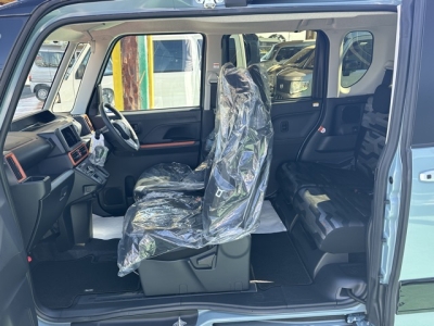 タントファンクロス(ダイハツ)中古車 後席内装