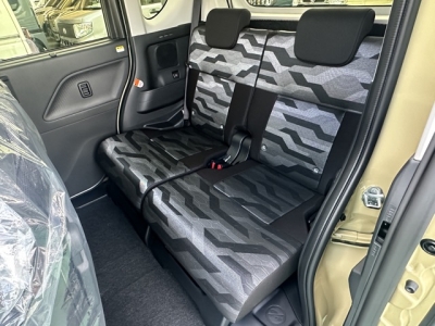 タントファンクロス(ダイハツ)届出済未使用車 後席内装