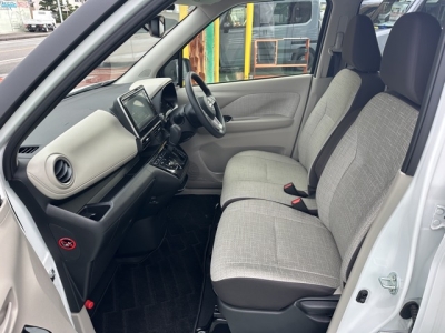 デイズ(ニッサン)ディーラ-試乗車 前席内装