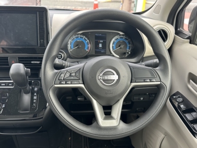 デイズ(ニッサン)ディーラ-試乗車 内外装写真