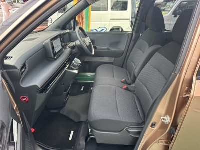 サクラ(ニッサン)中古車 前席内装