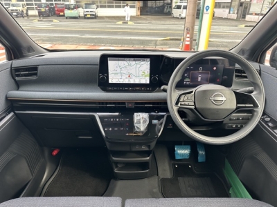 サクラ(ニッサン)中古車 後席から見た前席