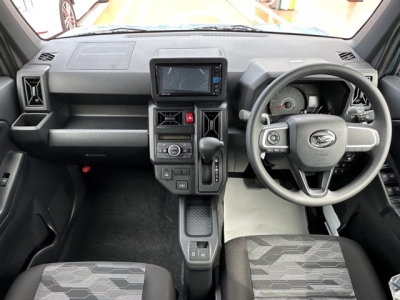 タフト(ダイハツ)届出済未使用車 後席から見た前席