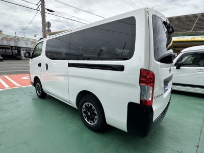 キャラバン(ニッサン)登録済未使用車 後方