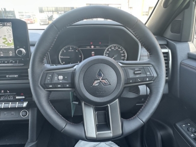 トライトン(三菱)登録済未使用車 内外装写真