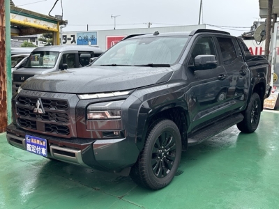 トライトン(三菱)登録済未使用車 前方