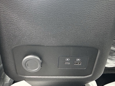 トライトン(三菱)登録済未使用車 内外装写真他