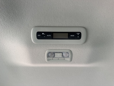 セレナ(ニッサン)登録済未使用車 内外装写真他２