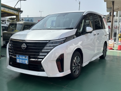 セレナ(ニッサン)登録済未使用車 前方