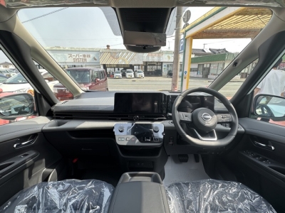 セレナ(ニッサン)登録済未使用車 内外装写真