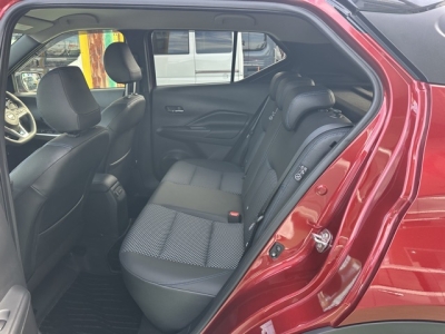 キックス(ニッサン)中古車 後席内装