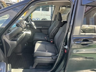 フリード+(ホンダ)中古車 前席内装