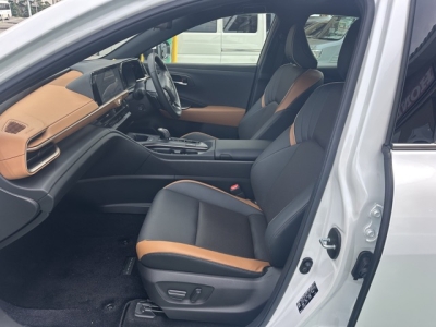 クラウンクロスオーバー(トヨタ)中古車 前席内装