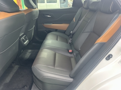 クラウンクロスオーバー(トヨタ)中古車 後席内装