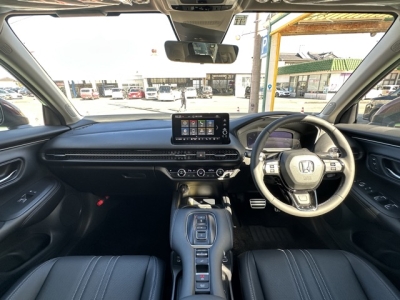 ZR-V(ホンダ)中古車 後席から見た前席