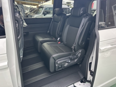 ステップワゴン(ホンダ)登録済未使用車 後席内装