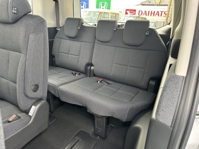ステップワゴン(ホンダ)登録済未使用車 後席から見た前席