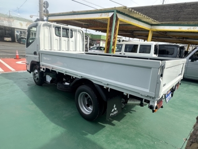 キャンター(三菱)登録済未使用車 後方