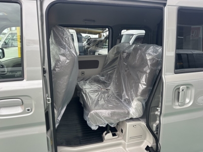 エブリイバン(スズキ)届出済未使用車 後席内装