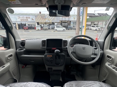 エブリイバン(スズキ)届出済未使用車 後席から見た前席