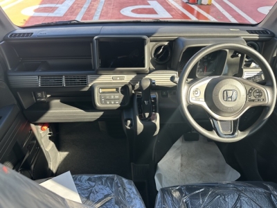 N-VAN(ホンダ)届出済未使用車 後席から見た前席