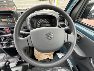 キャリートラック(スズキ)届出済未使用車 後席から見た前席