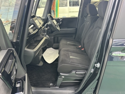 N-BOXカスタム(ホンダ)中古車 前席内装