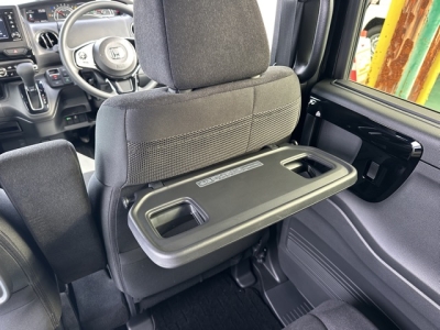N-BOXカスタム(ホンダ)中古車 内外装写真他1