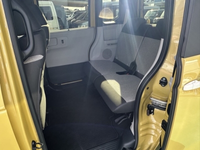 新型N-BOX(ホンダ)中古車 後席内装