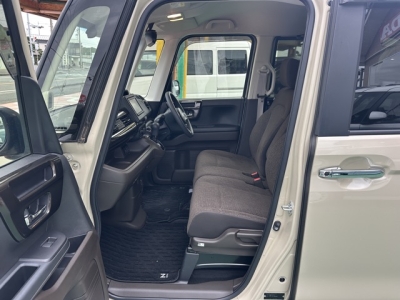 N-BOX(ホンダ)中古車 前席内装