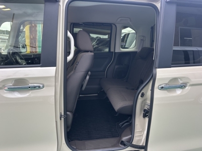 N-BOX(ホンダ)中古車 後席内装