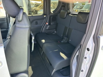 タントカスタム(ダイハツ)中古車 後席から見た前席