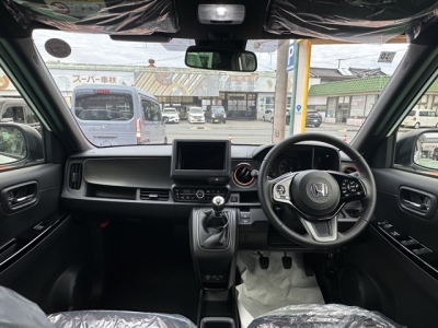 N-ONE(ホンダ)届出済未使用車 後席から見た前席
