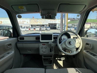 ラパン(スズキ)ディーラ-試乗車 後席から見た前席