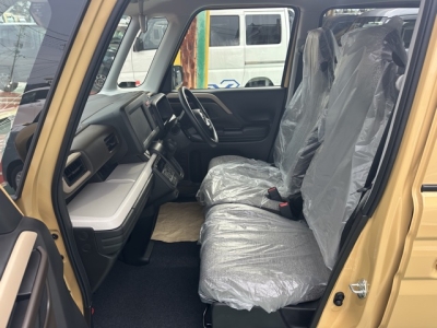 新型スペーシア(スズキ)届出済未使用車 前席内装