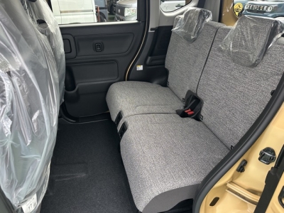 新型スペーシア(スズキ)届出済未使用車 後席内装