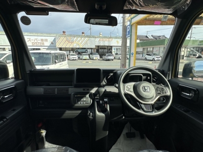 N-VAN(ホンダ)届出済未使用車 後席から見た前席