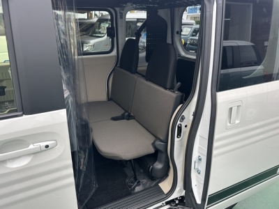 N-VAN e(ホンダ)届出済未使用車 後席内装