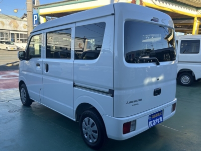 ミニキャブバン(三菱)届出済未使用車 後方